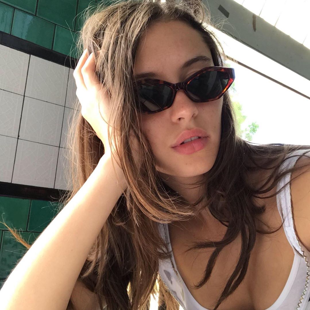 18-летняя дочка Джуда Лоу засветила идеальную фигуру в мини-бикини