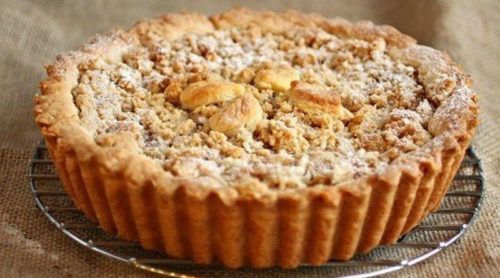 Быстрый рецепт шарлотки без яиц с манкой