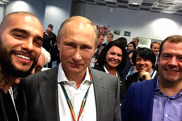 Тимати вместе с президентом России Владимиром Путиным и премьер-министром Дмитрием Медведевым