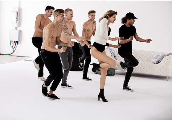 Модель Жизель Бундхен для Stuart Weitzman