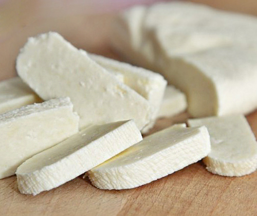 Козий сыр: почему этот продукт полезен для женского здоровья