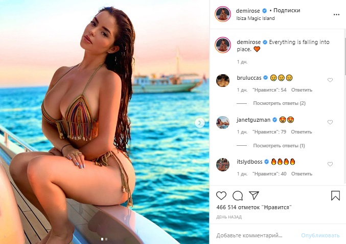 Деми Роуз сверкнула пышными формами в необычном купальнике