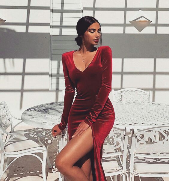 Lady in red: 10 потрясающих вариантов красных платьев для празднования 8 марта