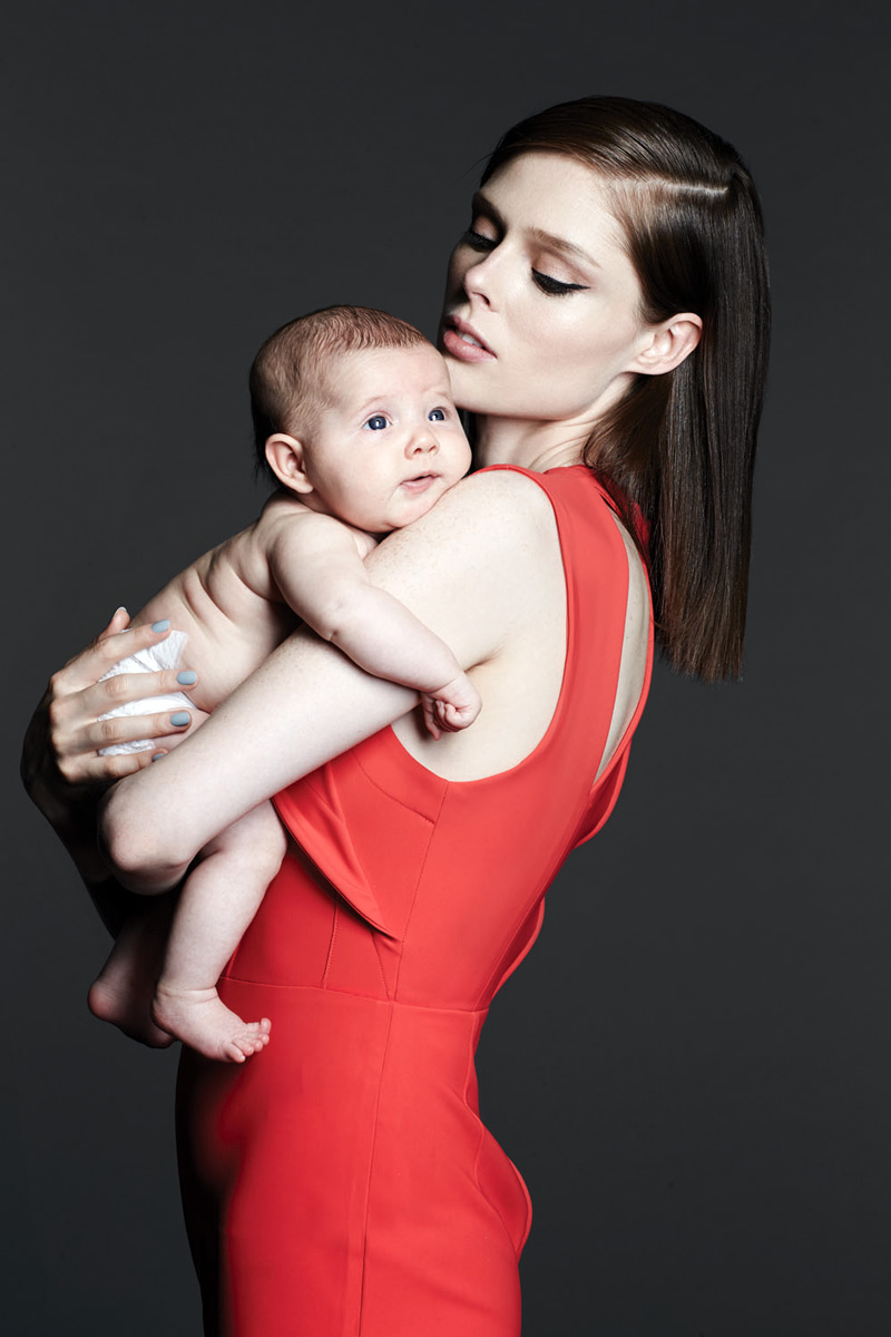 Модель Коко Роша с маленькой Айони в фотосессии для Fashion Magazine