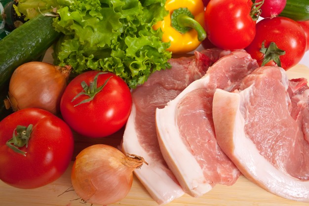 5 полезных лайфхаков, как правильно размораживать мясо