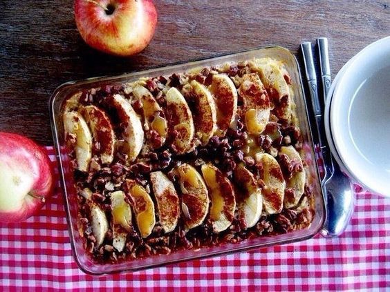 Вкусно и просто: десерт из яблок в овсяной корочке