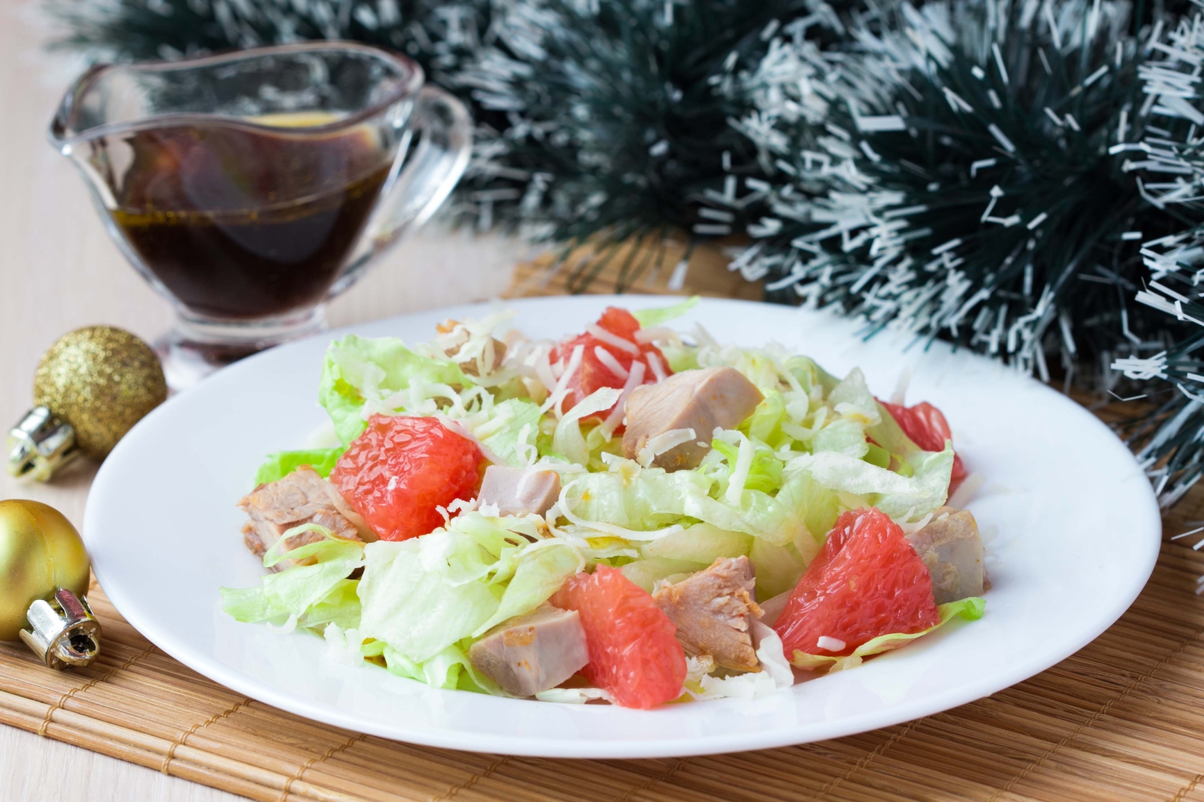 Салат с пекинской капустой и грейпфрутом Салат с пекинской капустой и грейпфрутом
