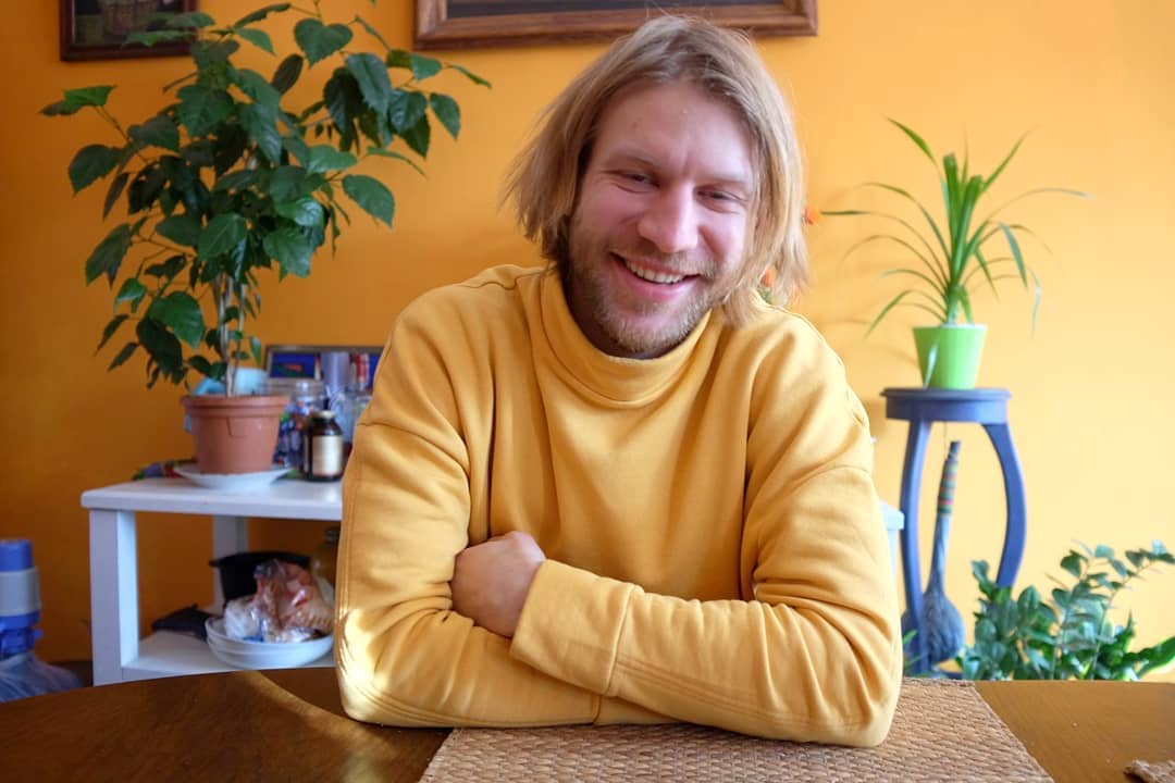 Пьяный Ванька в засаленной тельняшке: Дорн выпустил клип на русскую застольную