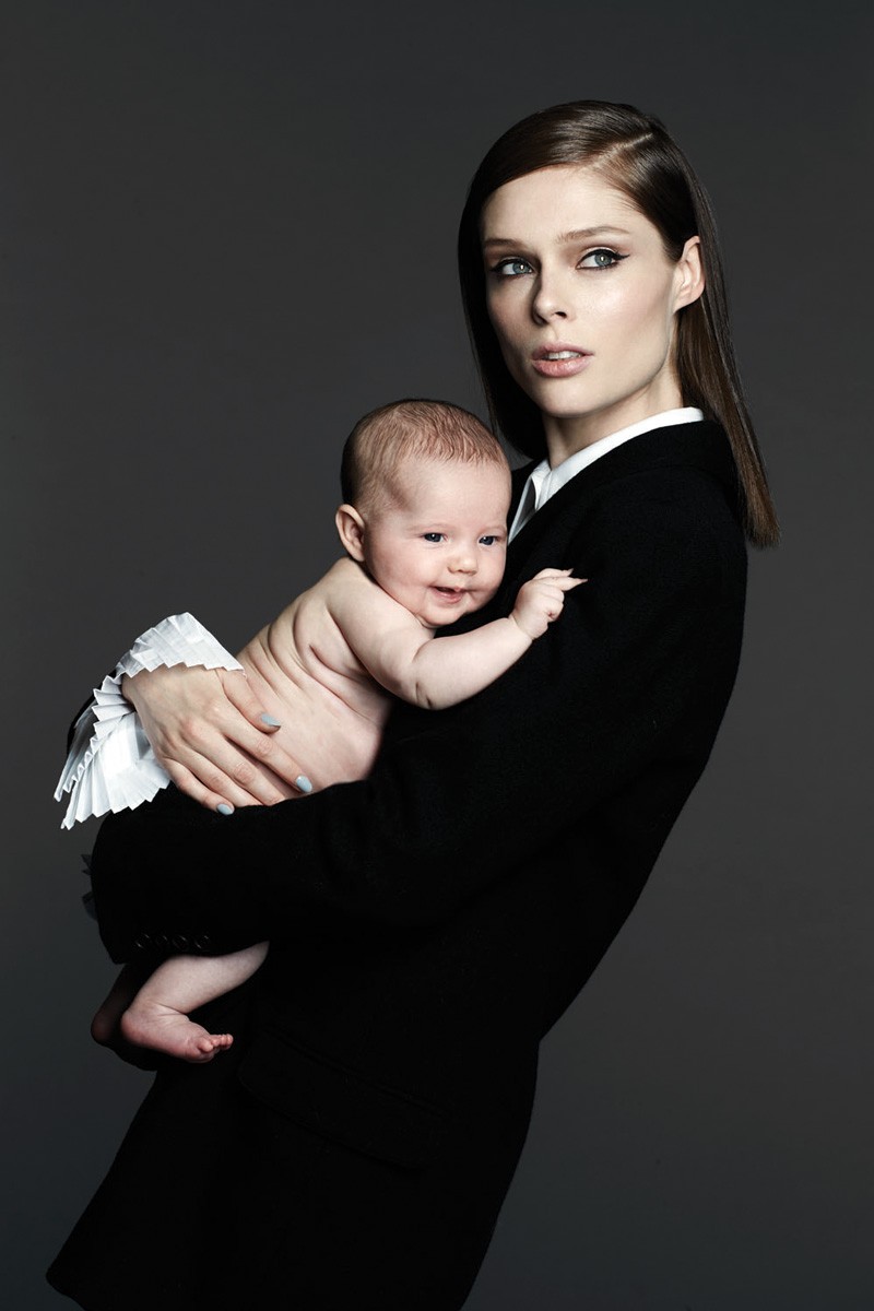 Модель Коко Роша с маленькой Айони в фотосессии для Fashion Magazine