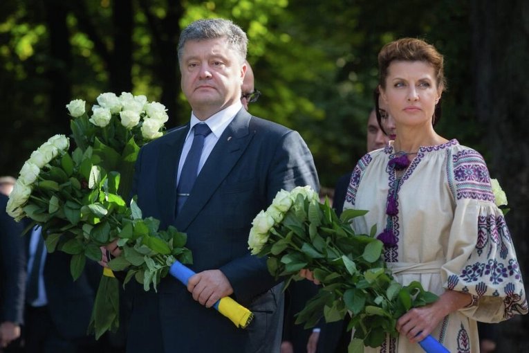 Марина Порошенко в платье-вышиванке от Виты Ким