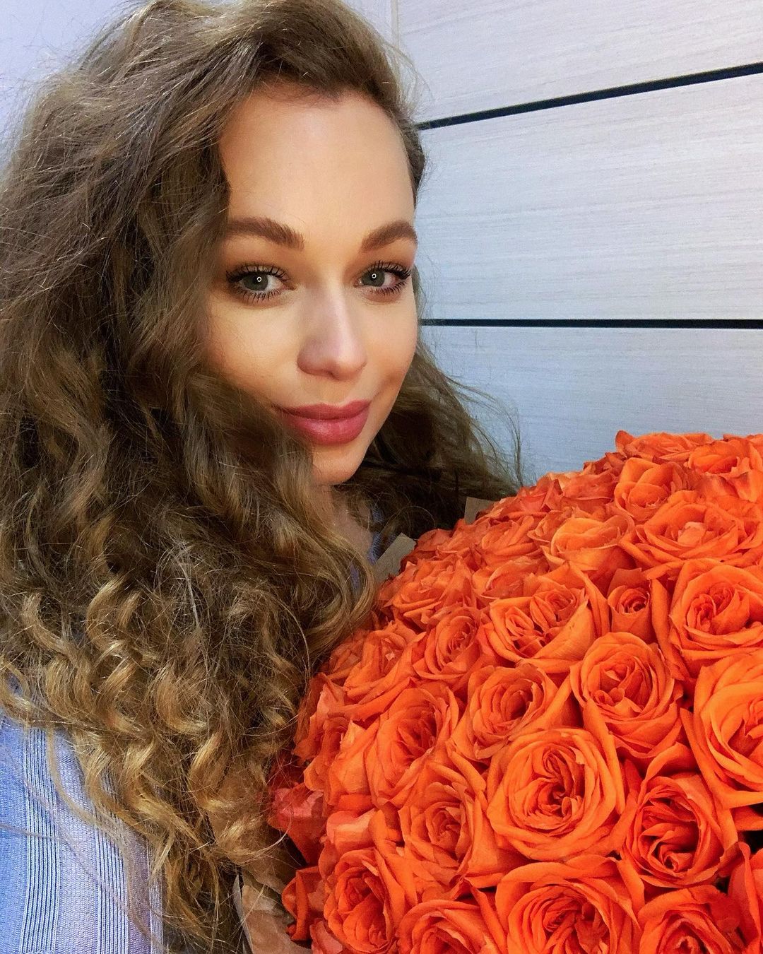 Яна Соломко очаровала фанатов сочной фигурой в обтягивающем платье