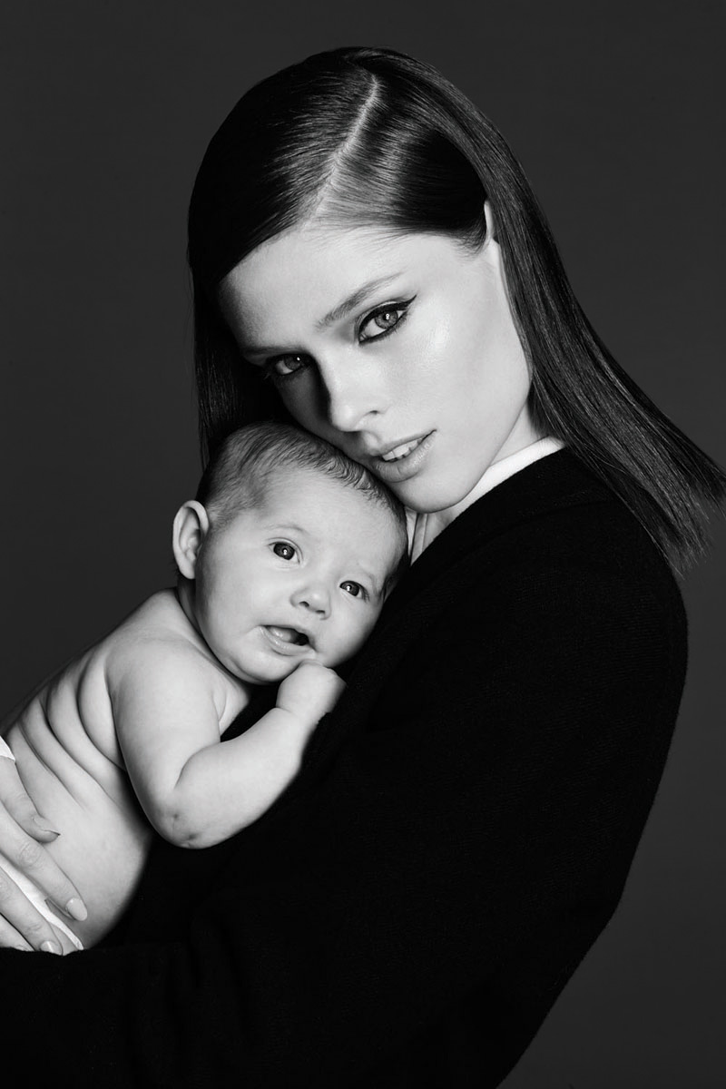 Модель Коко Роша с маленькой Айони в фотосессии для Fashion Magazine
