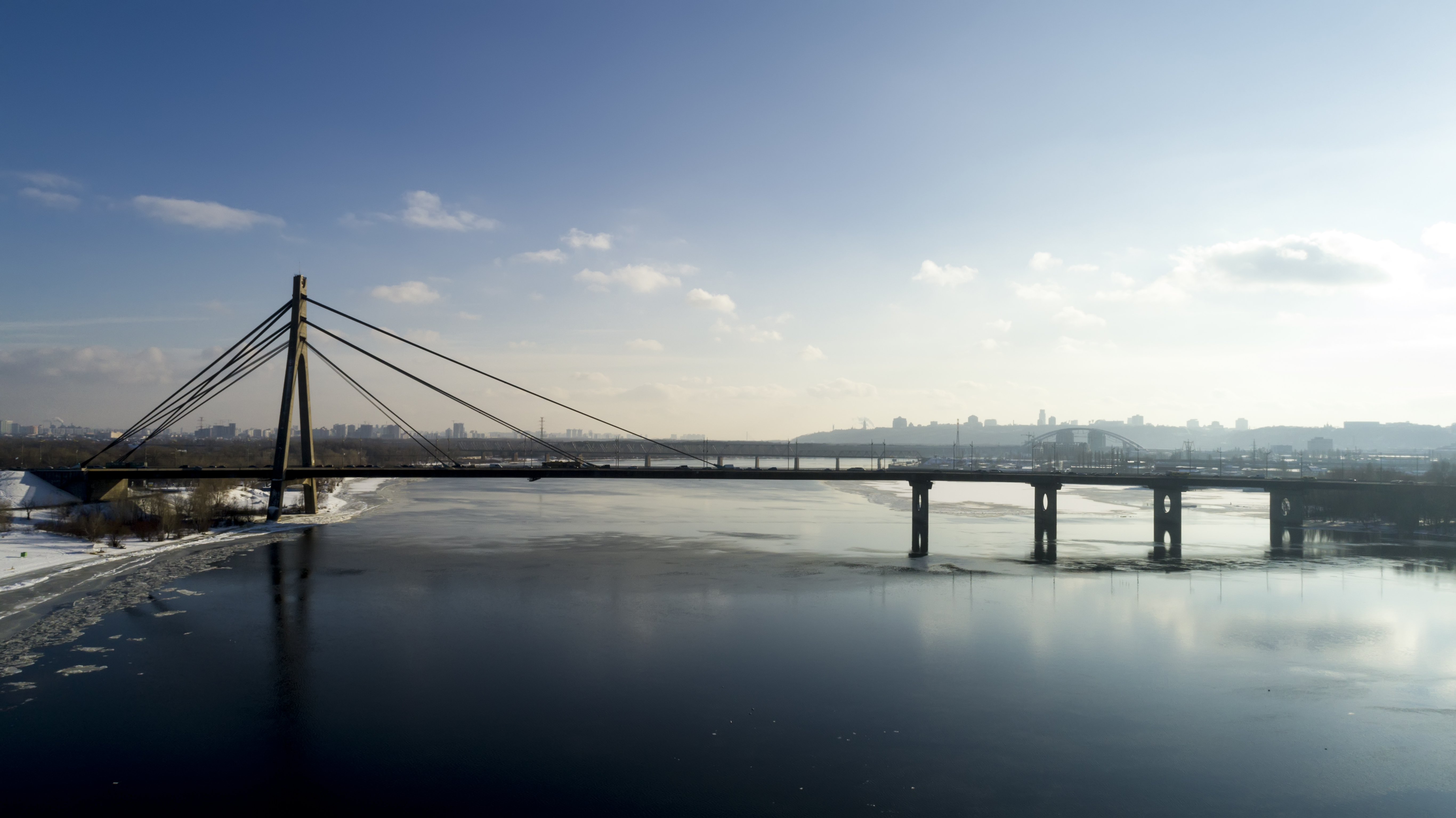 В е переименовали Московский мост и парк Дружбы народов (фото)