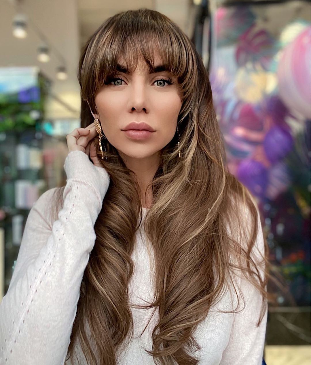 Тренажер, Янис Тимма и куча собак: Седокова показала обстановку в карантин