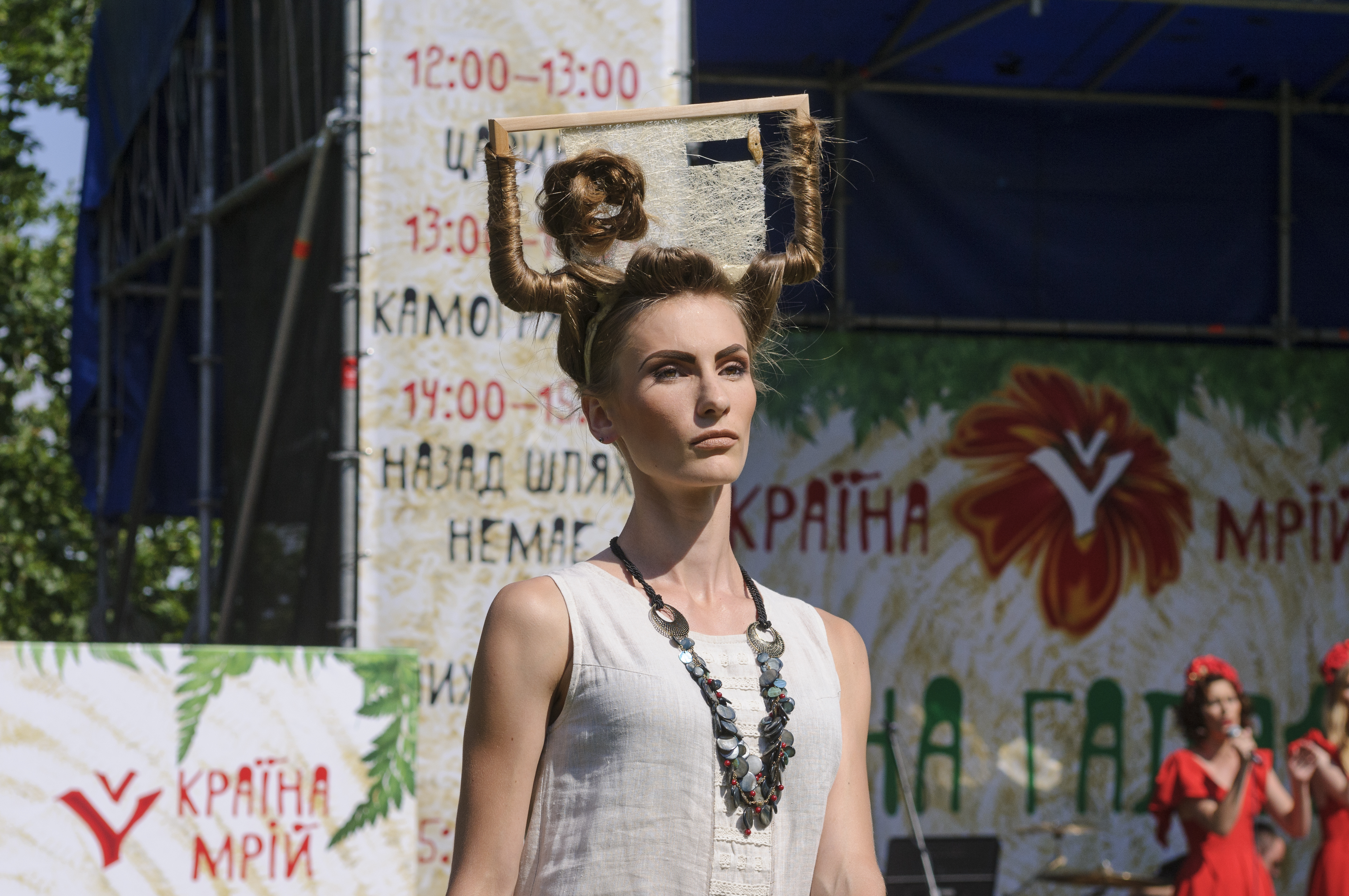 Ирина Первий и Ольга Бунеску представили коллекцию одежды Слов`яночка