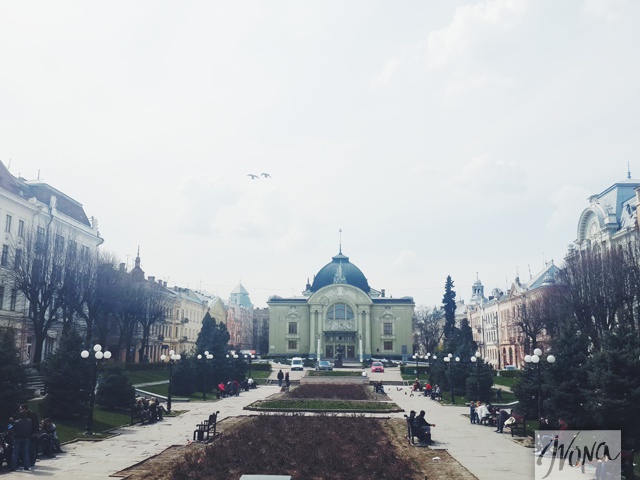 Театральная площадь