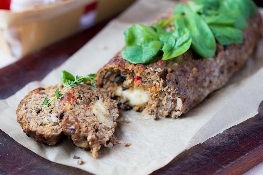 Мясной рулет с сыром: ТОП-5 рецептов