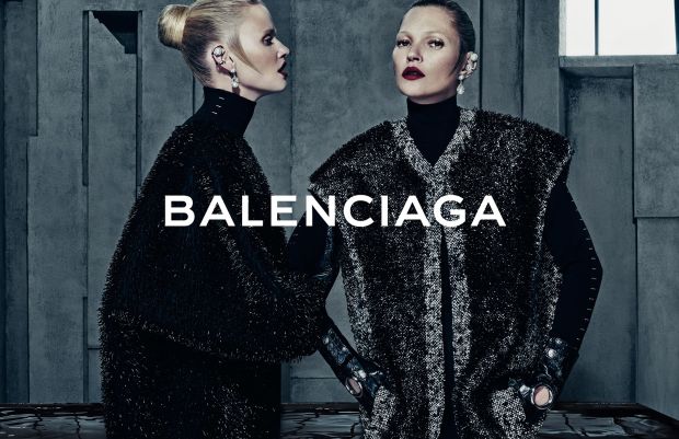 Кейт Мосс и Лара Стоун в рекламной кампании Balenciaga