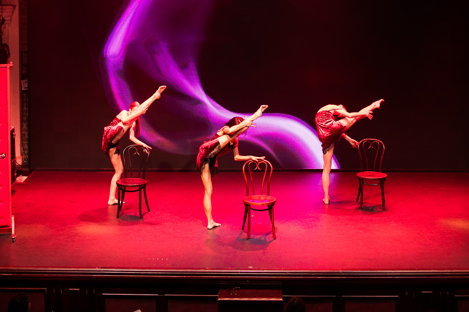 D’Arts Dance Project показали, что находится за дверью - фото