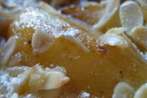 Груша с медом и миндалем Груша с медом и миндалем