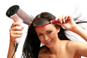 Обладательницам тонких волос парикмахеры обычно советуют сделать четкую геометрическую стрижку