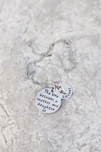 Что подарить маме на 8 Марта: ТОП-10 идей