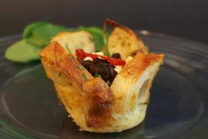Хлебные чашечки с луком и грибами Хлебные чашечки с луком и грибами
