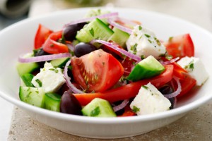 Греческий салат идеален для лета