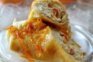 Блинчики с творогом, запеченные под апельсиново-сливочным соусом