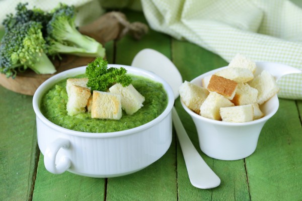 Салат с брокколи и сыром рокфор - кулинарный пошаговый рецепт с фото на KitchenMag.ru Салат с брокколи и сыром рокфор - кулинарный пошаговый рецепт с фото на KitchenMag.ru
