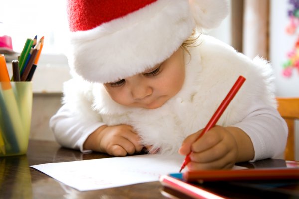 Пусть ребенок сам напишет письмо Дедушке Морозу, ты можешь только помочь ему