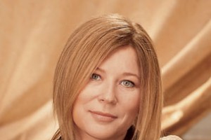 Ее одежду считают интеллектуальной и эклектичной - объединяющей этнические мотивы и современные тенденции.