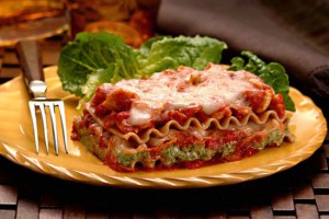 Лазанья с мясным фаршем и соусом песто Лазанья с мясным фаршем и соусом песто