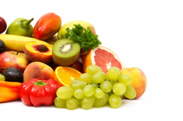 Овощи и фрукты - основа летнего питания