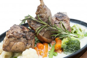 Тушеный кролик в сметанном соусе Тушеный кролик в сметанном соусе