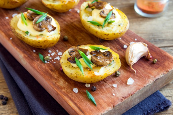 Фаршированный картофель с грибами и сыром