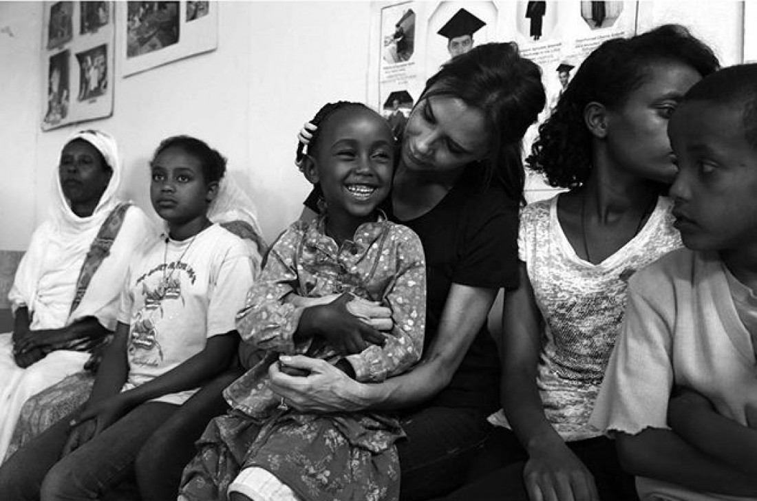 Виктория Бекхэм поддержала детей из Эфиопии