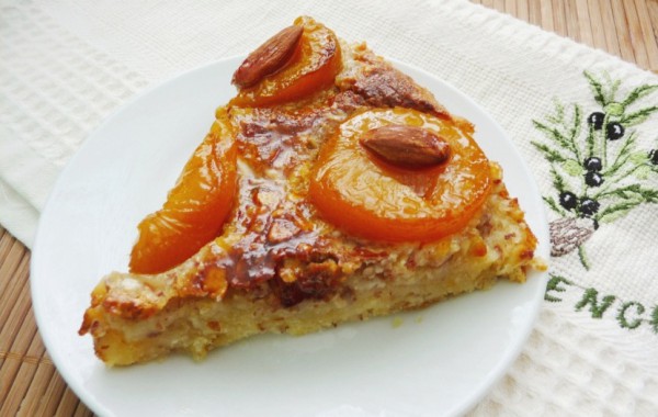 Рецепт 
                Праздничный пирог с абрикосами и миндалем
            