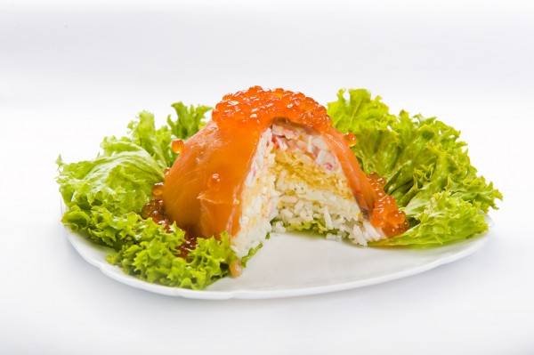 Рецепт 
                Новогодний салат с лососем и икрой
            