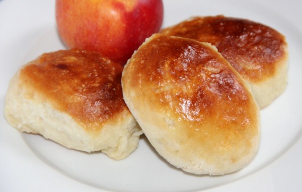 Рецепт 
                Пирожки из дрожжевого теста с яблоками
            