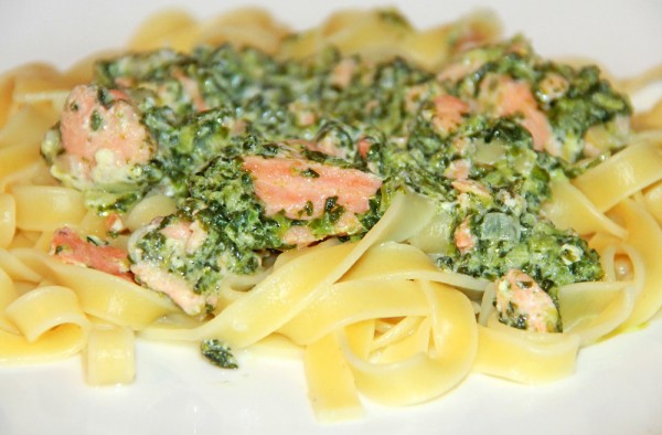 Рецепт 
                Паста с лососем и шпинатом
            