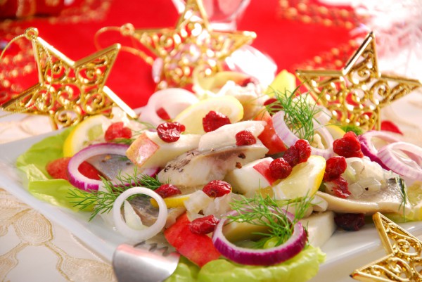 Рецепт 
                Рождественский салат из сельди, яблок и клюквы
            