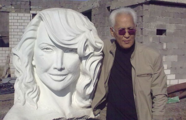 Казахстанский скульптур Гамал Сагиденов