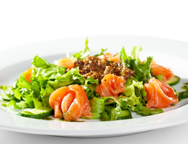 Рецепт 
                Новогодние рецепты: Праздничный салат из форели и огурцов
            