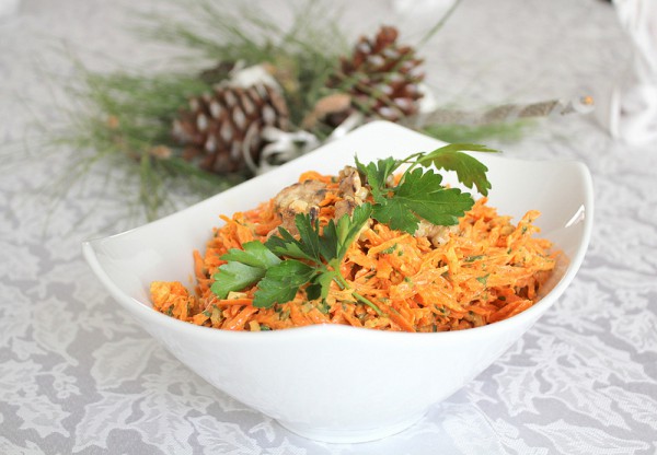 Рецепт 
                Салат из моркови, орехов и чеснока
            