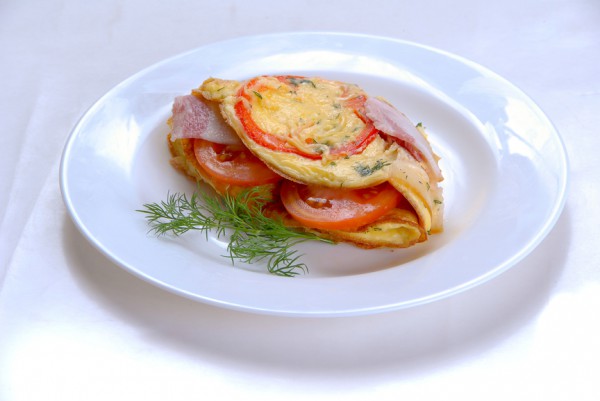 Рецепт 
                Яичница-болтунья с беконом и помидорами
            
