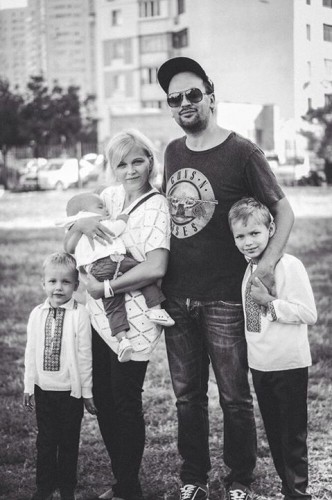 Олег Бондарчук с семьей
