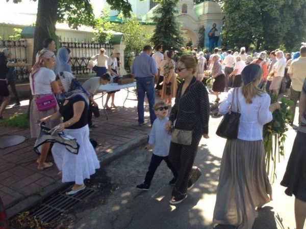 Сын Тины Кароль ходит в воскресную школу при Ильинской церкви vesti-ukr.com