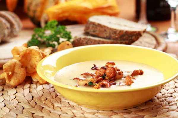 Рецепт 
                Летний суп из лисичек и плавленого сыра
            