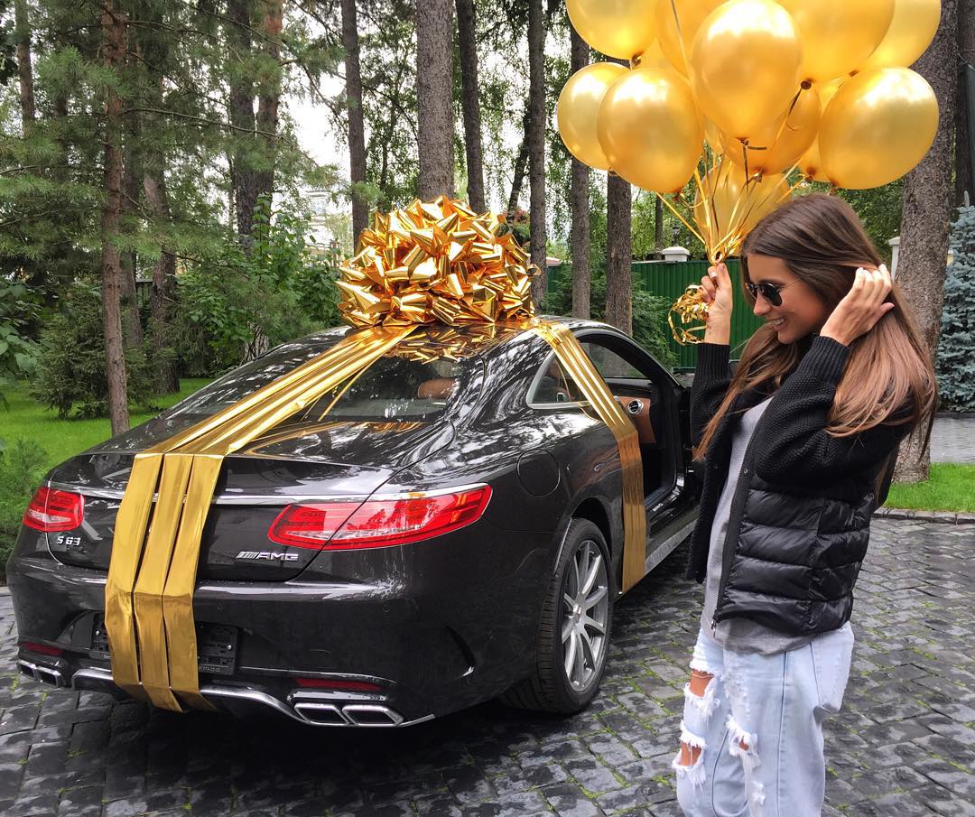 Кети Топурии подарили на день рождения автомобиль Мерседес